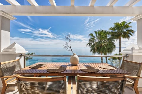 Natural landscape, View (from property/room), Balcony/Terrace, Living room, Seating area, Dining area, Sea view