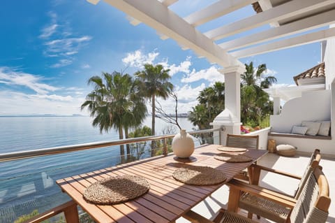 View (from property/room), Balcony/Terrace, Living room, Seating area, Dining area, Sea view