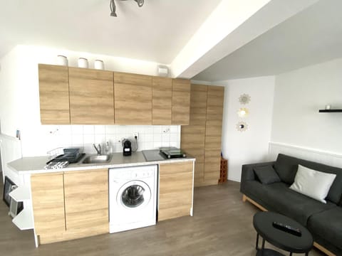 Kitchen or kitchenette, washing machine