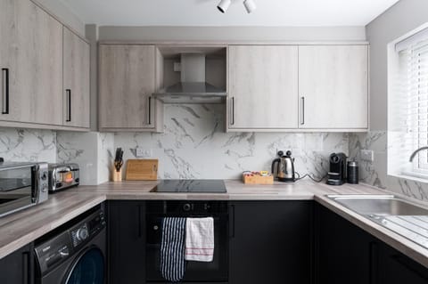 Coffee/tea facilities, minibar, pet friendly, stove, toaster, washing machine, kitchen