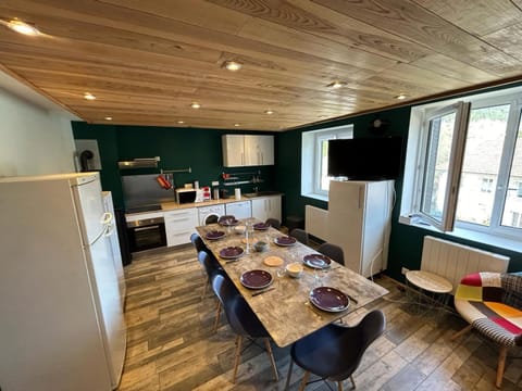 TV and multimedia, Kitchen or kitchenette, Dining area, minibar, pet friendly, stove