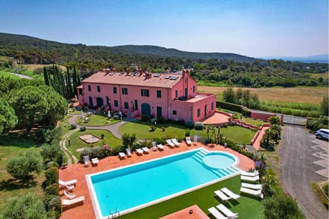 Natural landscape, Bird's eye view, Pool view, Swimming pool, Parking