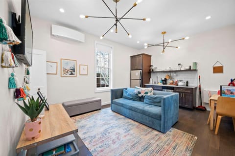 1BR with Kitchen & Free Parking - Walk Everywhere Apartment in Licking Riverside