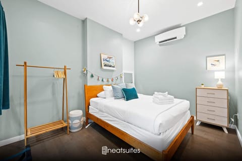 1BR with Kitchen & Free Parking - Walk Everywhere Apartment in Licking Riverside