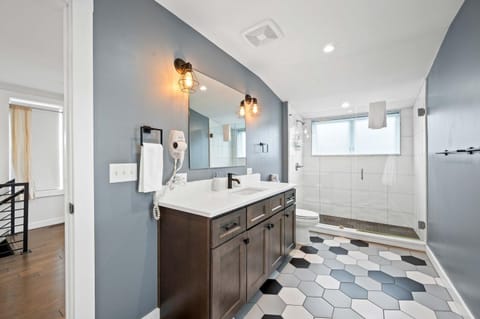 Downtown Views - Walk to Stadiums & Convention Center Apartment in Licking Riverside