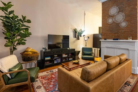 Walk to Downtown, Bars, Stadiums - Perfect for 4! House in Covington