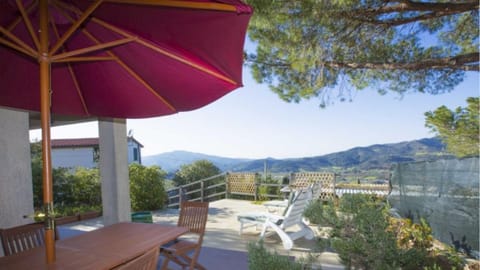 Property building, Patio, Day, Natural landscape, Dining area, Mountain view
