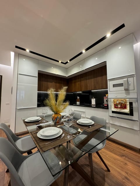 Kitchen or kitchenette, Dining area, oven, stove, toaster