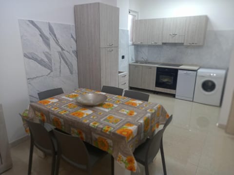 Kitchen or kitchenette, Dining area, dishwasher, pet friendly, stove