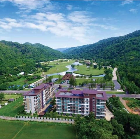 Property building, Nearby landmark, Day, Neighbourhood, Bird's eye view, Mountain view
