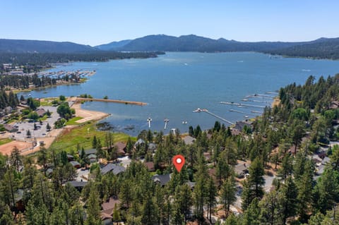 Winterfell Lakeview - EV Charger - Walk to Slopes/Lake House in Big Bear