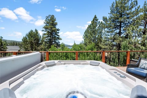 Winterfell Lakeview - EV Charger - Walk to Slopes/Lake House in Big Bear