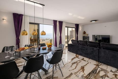 TV and multimedia, Living room, Dining area