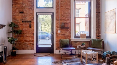 Downtown Covington - Near Shopping, Bars, Cincinnati Apartment in Covington