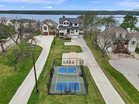 Campa Royale with Concierge Services House in Kingsland