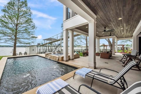 Campa Royale with Concierge Services House in Kingsland