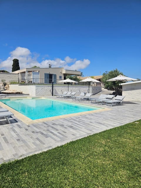 Swimming pool, sunbed