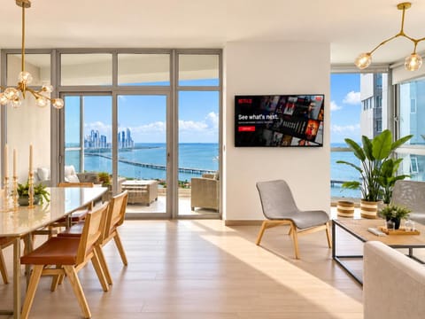 Natural landscape, TV and multimedia, Living room, Sea view