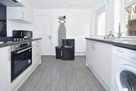 Kitchen or kitchenette, oven, stove, toaster, washing machine