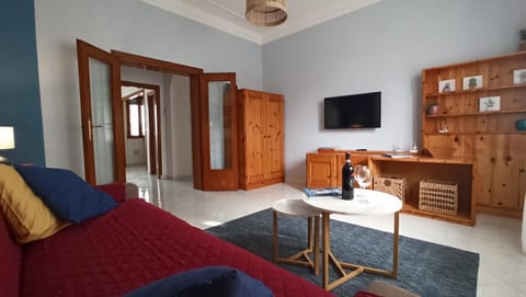 Communal lounge/ TV room, TV and multimedia, Living room, Seating area, Evening entertainment