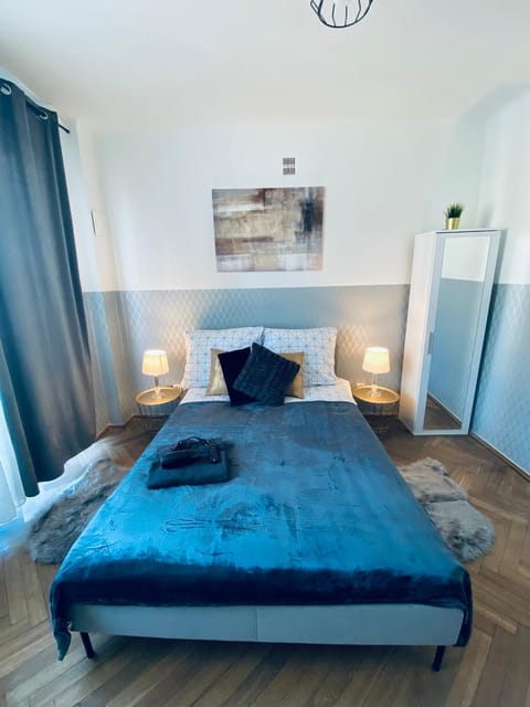 Bed, Photo of the whole room, Bedroom, wardrobe