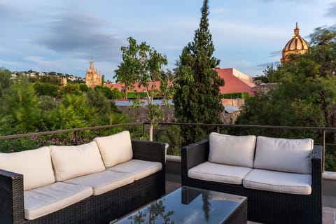Nearby landmark, Balcony/Terrace, Balcony/Terrace, City view, City view, Landmark view, Landmark view