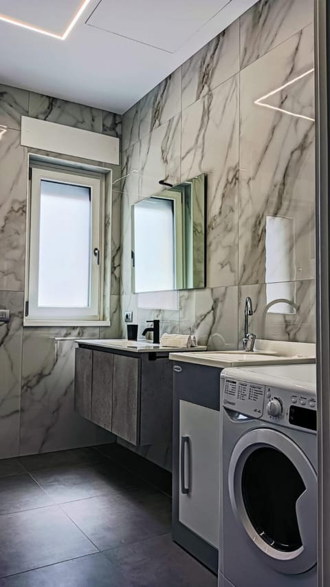 Bathroom, laundry, washing machine, dryer