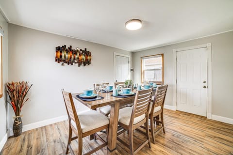 South Bend Home with Gas Grill Near Universities! House in Mishawaka