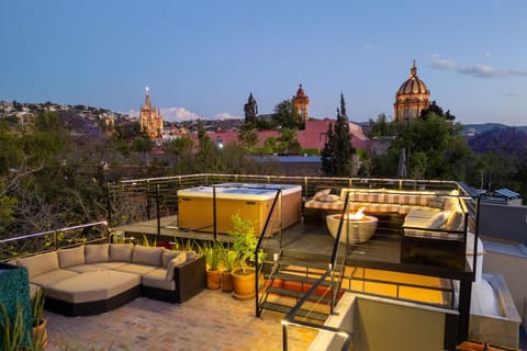 Patio, Hot Tub, Balcony/Terrace, City view, Landmark view