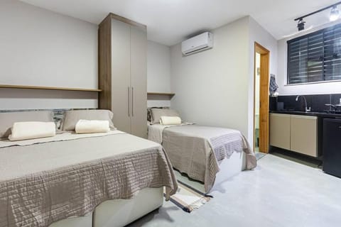 Bed, Kitchen or kitchenette, Photo of the whole room, Dining area, Bedroom, towels, air conditioner