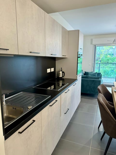 Kitchen or kitchenette, Dining area, dishwasher, minibar, pet friendly, stove