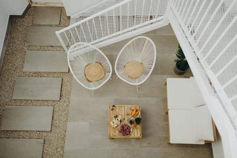 Patio, Food and drinks