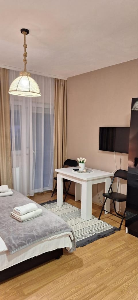 Bed, TV and multimedia, Photo of the whole room