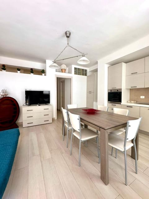 TV and multimedia, Living room, Seating area, Dining area, pet friendly