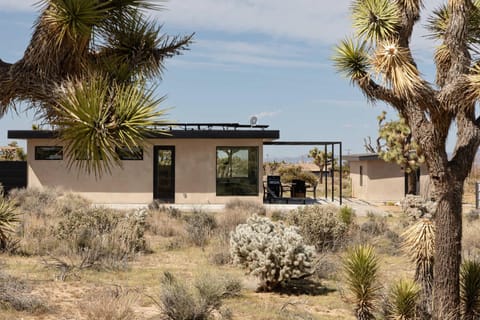 Sundown Ridge - Modern Homestead w Spa House in Yucca Valley