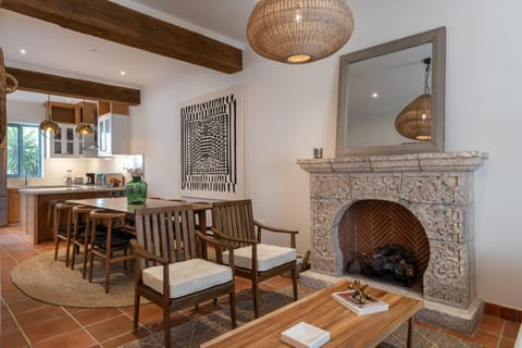 Living room, Seating area, Dining area, flat iron, kitchen