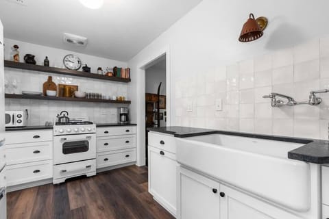 Hickory Hideaway Cozy 2-Bedroom Home on Lake Winnebago House in Oshkosh