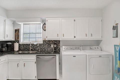 Southern Island Charm House in Dauphin Island