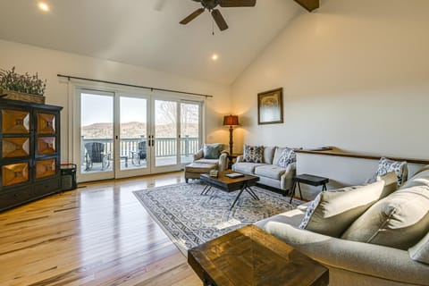 Water Views! Group-Friendly Lake Glenville Home House in Lake Glenville