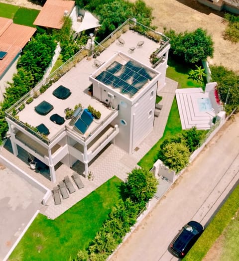 Property building, Day, Neighbourhood, Natural landscape, Bird's eye view, Garden, Garden view, Street view, Parking