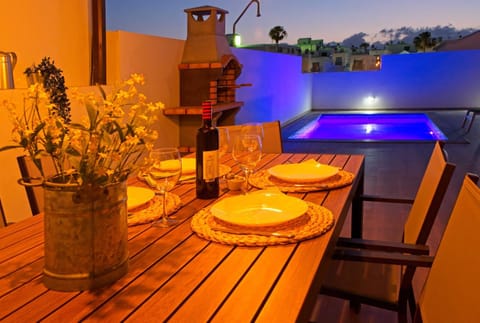 Patio, BBQ facilities, BBQ facilities, Balcony/Terrace, Balcony/Terrace, Dining area, Pool view, Swimming pool, Swimming pool, sunbed