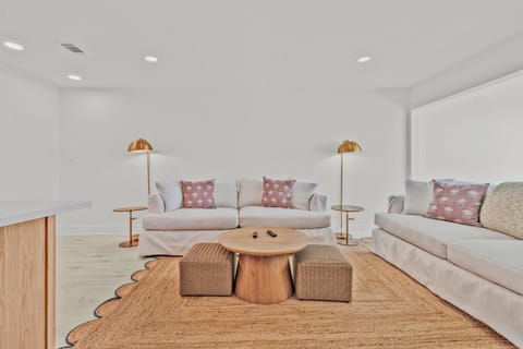 Gulf Front, Stunning Views! Newly Renovated! Dolphin Watch #1 House in Seacrest