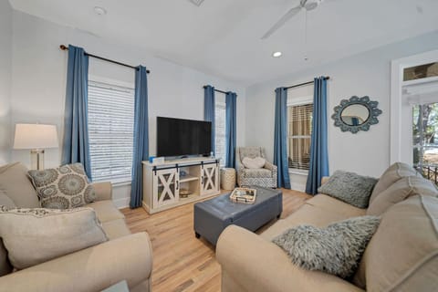 Magnolia Cottages Seacrest Flirty Flamingo - Pet Friendly Resort Pool & Beach Access! House in Seacrest