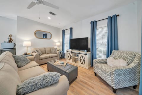 Magnolia Cottages Seacrest Flirty Flamingo - Pet Friendly Resort Pool & Beach Access! House in Seacrest