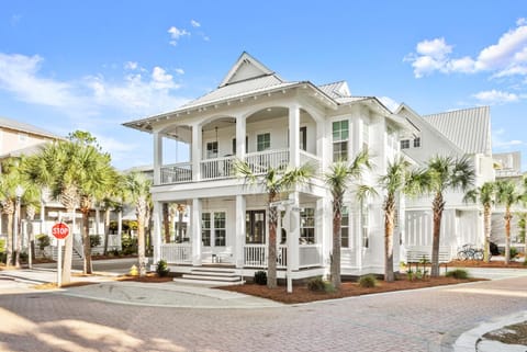 Katmanblu - Over 45 Five Star Reviews! Custom-Built! Easy Beach & Pool Access! House in Rosemary Beach