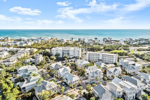 Katmanblu - Over 45 Five Star Reviews! Custom-Built! Easy Beach & Pool Access! House in Rosemary Beach
