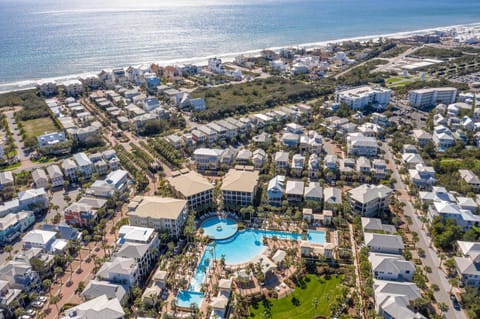 50 yards to the Seacrest lagoon Pool, Walking distance to the beach! House in Rosemary Beach