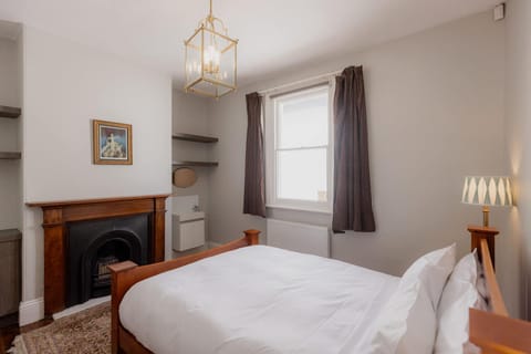 Connage - Historic Battery Point Police Station House in Hobart