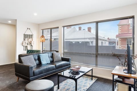 Patio, View (from property/room), Living room, Seating area