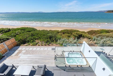 Day, Natural landscape, View (from property/room), Beach, Pool view, Sea view, Swimming pool, sunbed